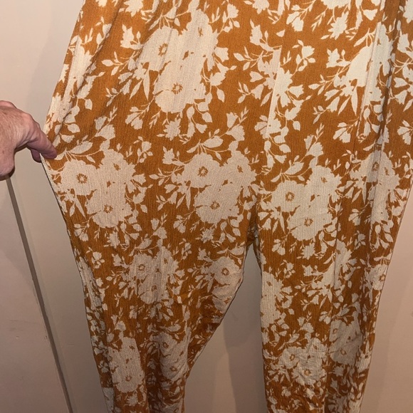 Band of Gypsies size 1X jumper mustard yellow with cream florals 100% Viscose - Picture 7 of 9